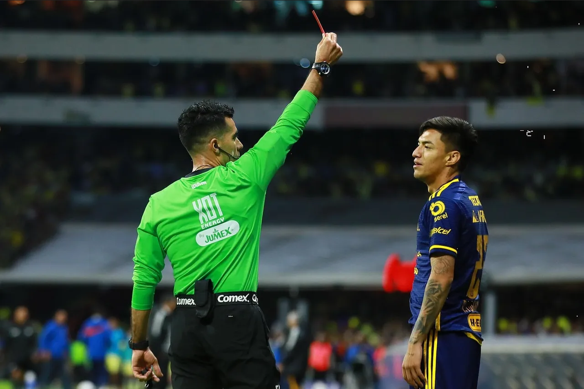 Raymundo Fulgencio con un pie fuera de Tigres: La directiva prepara su salida