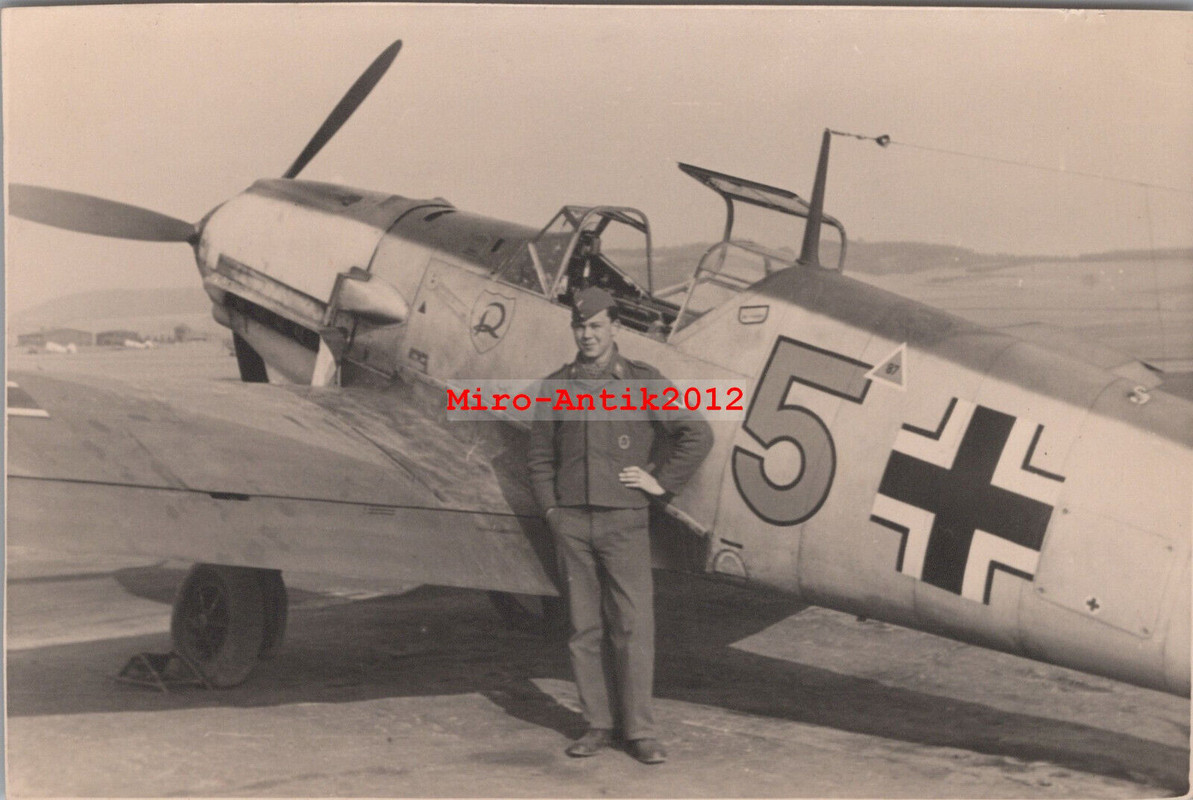 Foto, Pilot Hans Tilly, Jagdfliegerschule Werneuchen, Me 109 Nummer 5 (N)50834