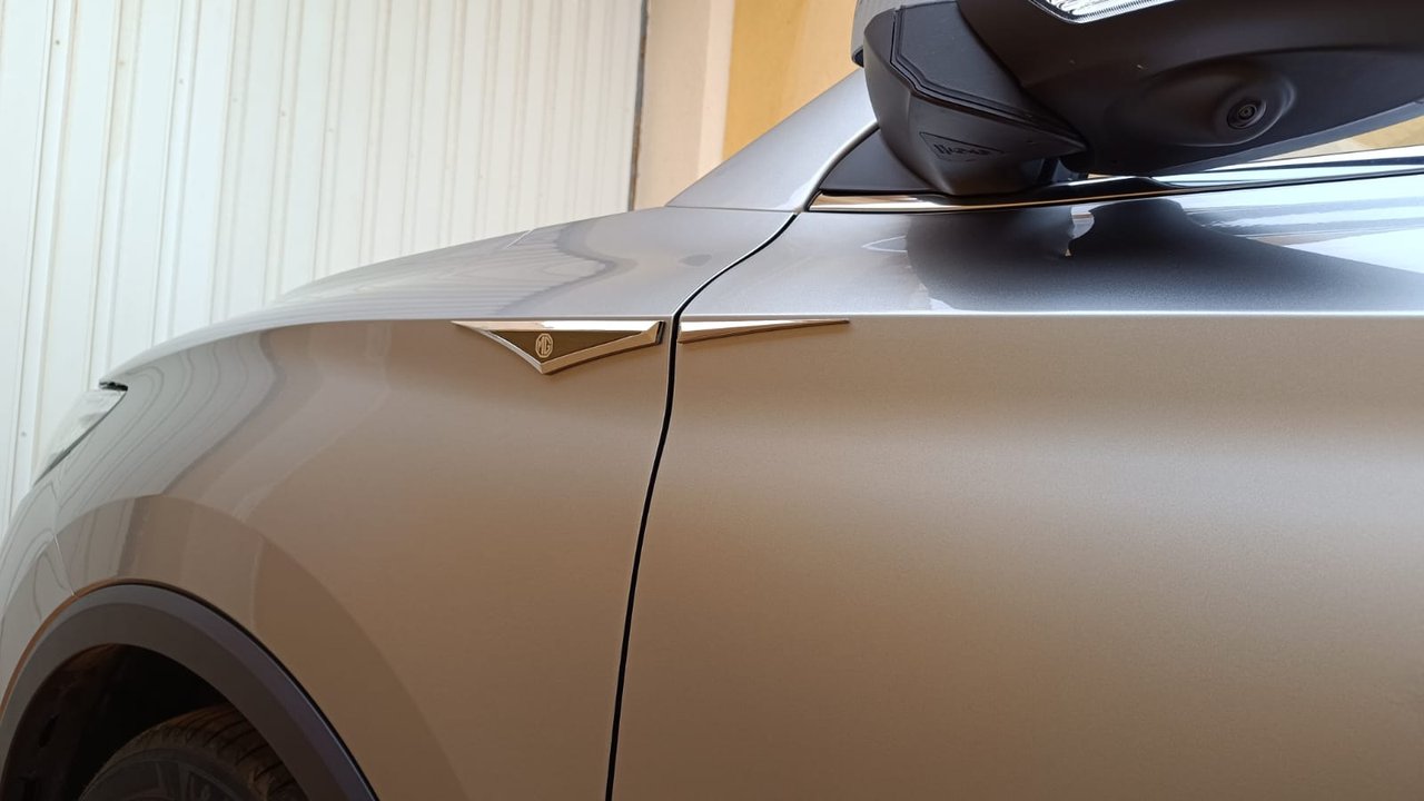 Embellecedor lateral