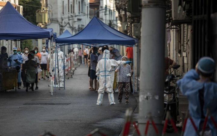 La economía de China se contrae en medio de estrictos bloqueos por Covid-19