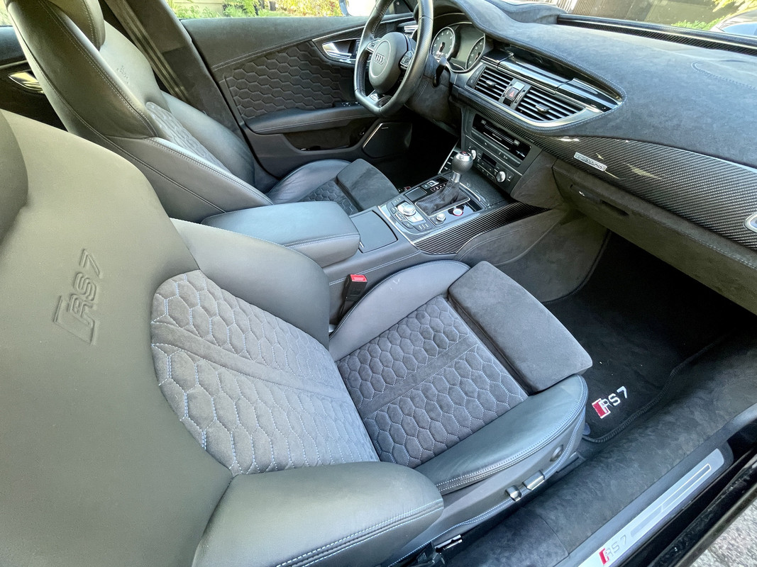 RS7_Alcantara_Interior_45