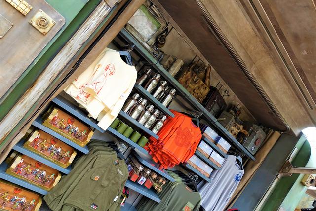 RESISTANCE BASE: Campamento secreto de la Resistencia en Galaxy's Edge - DISNEYLAND ~ STAR WARS: GALAXY'S EDGE, LA GUIA (7)