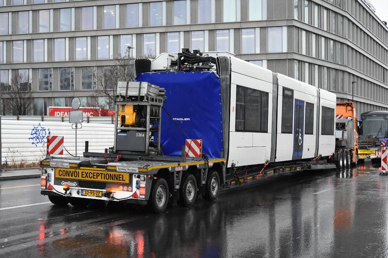 DSC-1573-Arrivee-Tramlink-1001-a-Perrele