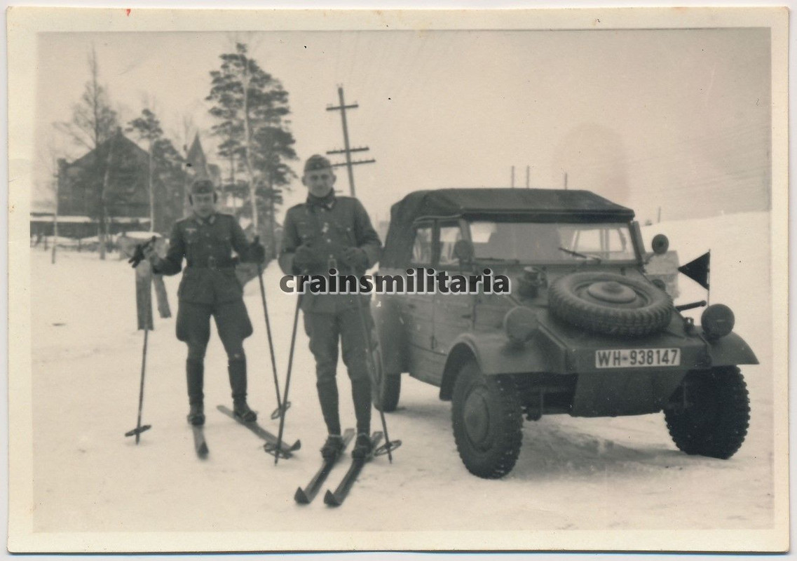 Orig. Foto Soldaten m. Volkswagen Kübelwagen Typ