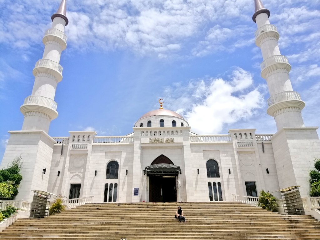 bangunan masjid serkal