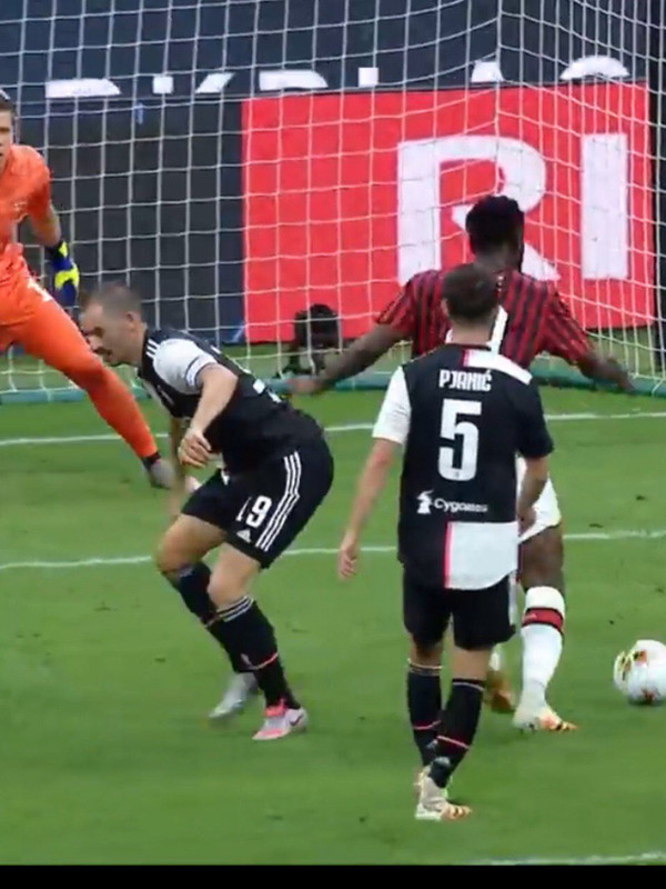 15E38A2E-CE9B-487D-89FF-41F954A28A3F