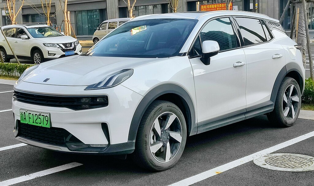 Lynk_&_Co_06_PHEV_IMG01