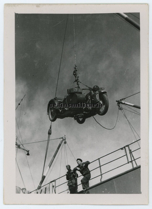Orig. Foto BMW Krad Motorrad auf Schiff Hafen PIRÄUS b. Athen Griechenland 1941