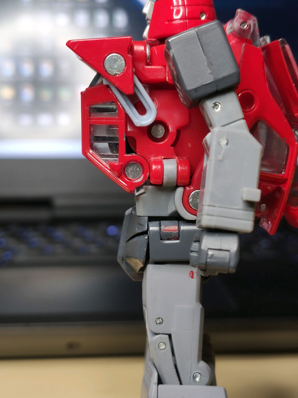 Masterpiece-Cliffjumper-17