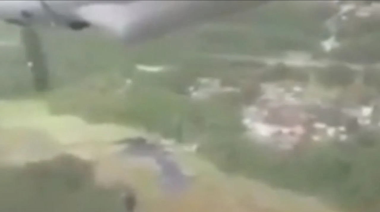 Video: Así fue el momento en el que un avión se estrella e incendia