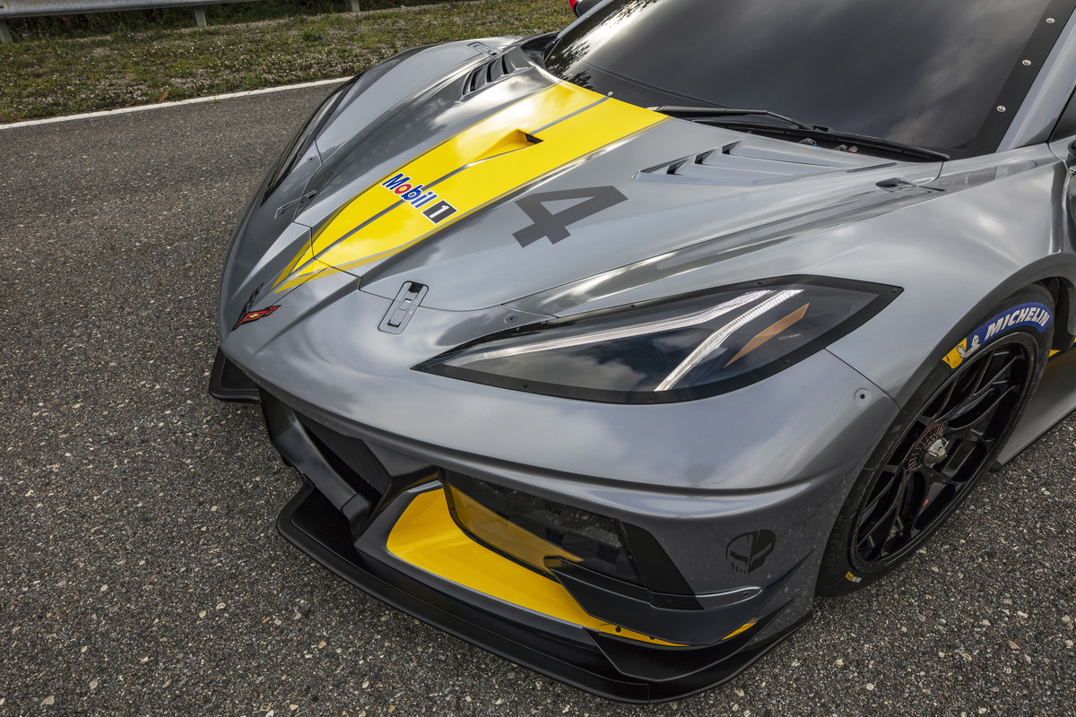 8Chevrolet-Corvette-C8R-010