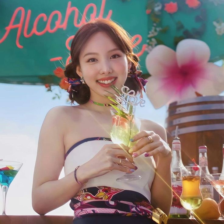 ⌜ alcohol-free ⌝ | Nayeon | Twice | 나연 2 Minecraft Skin
