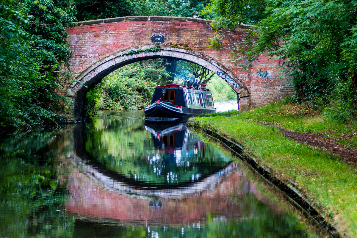 greenreflectionnarrowboat.jpg