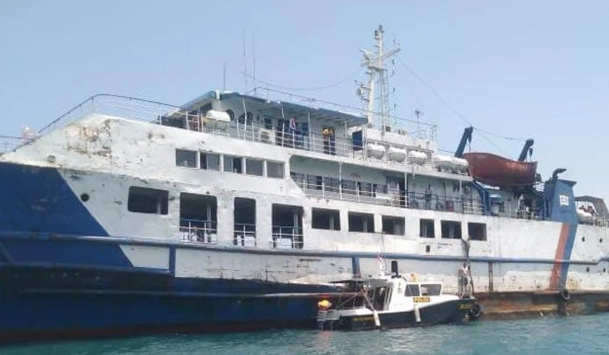 Diterjang Arus Deras, KMP Gerbang Samudra 2 Kandas di Selat Bali