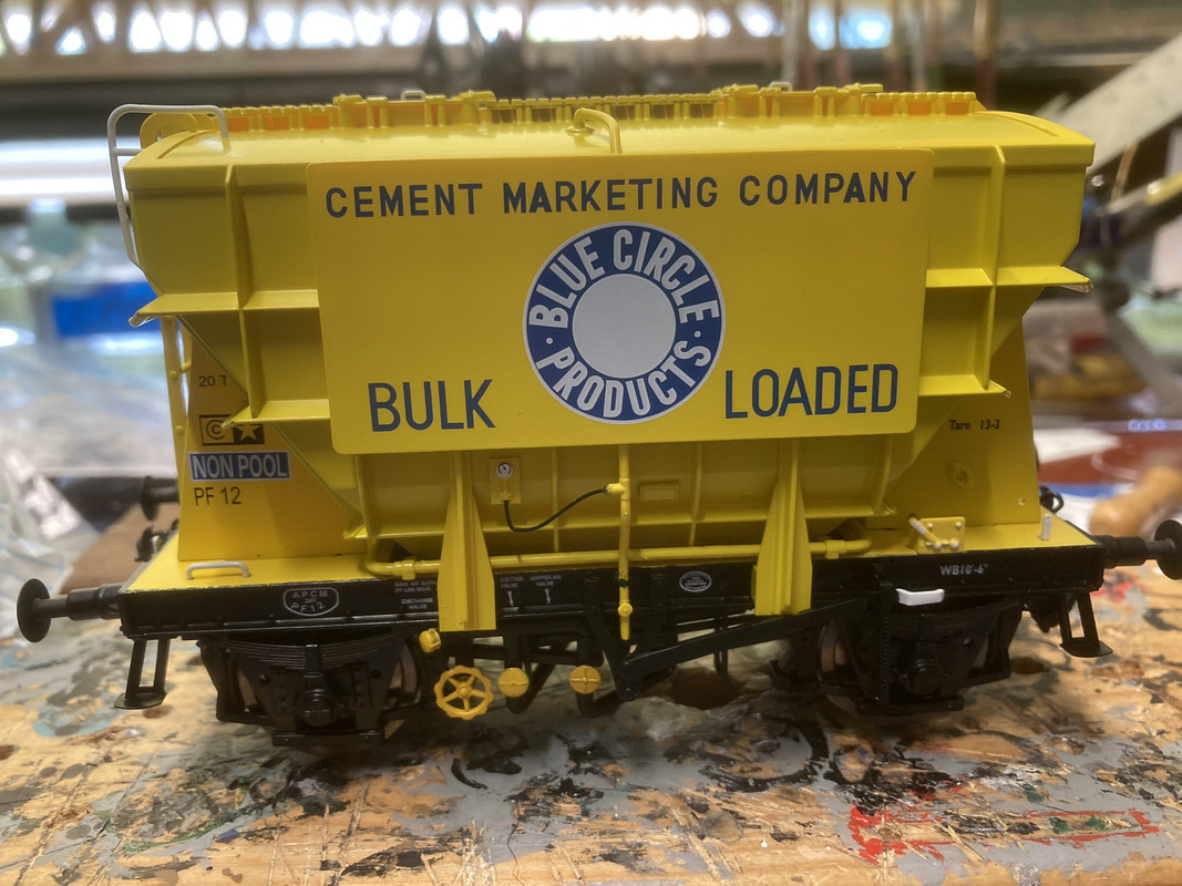 40DC96A4-0265-403B-AA5E-8B7EBA0FE7CB