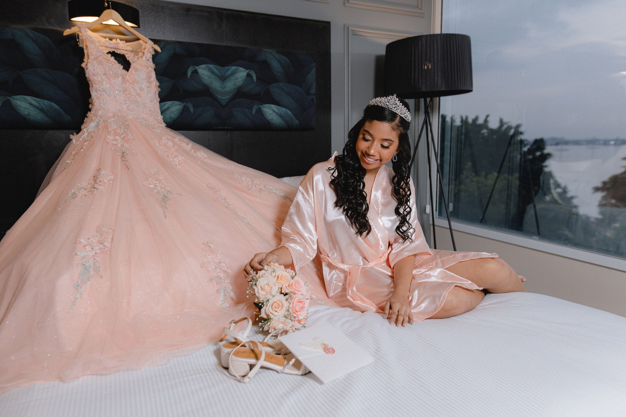 Retrato editorial de quinceañera