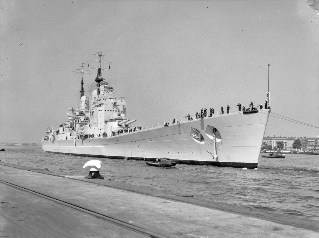 https://i.postimg.cc/Jn46ZPms/HMS-Vanguard-at-Rotterdam-July-1952.jpg