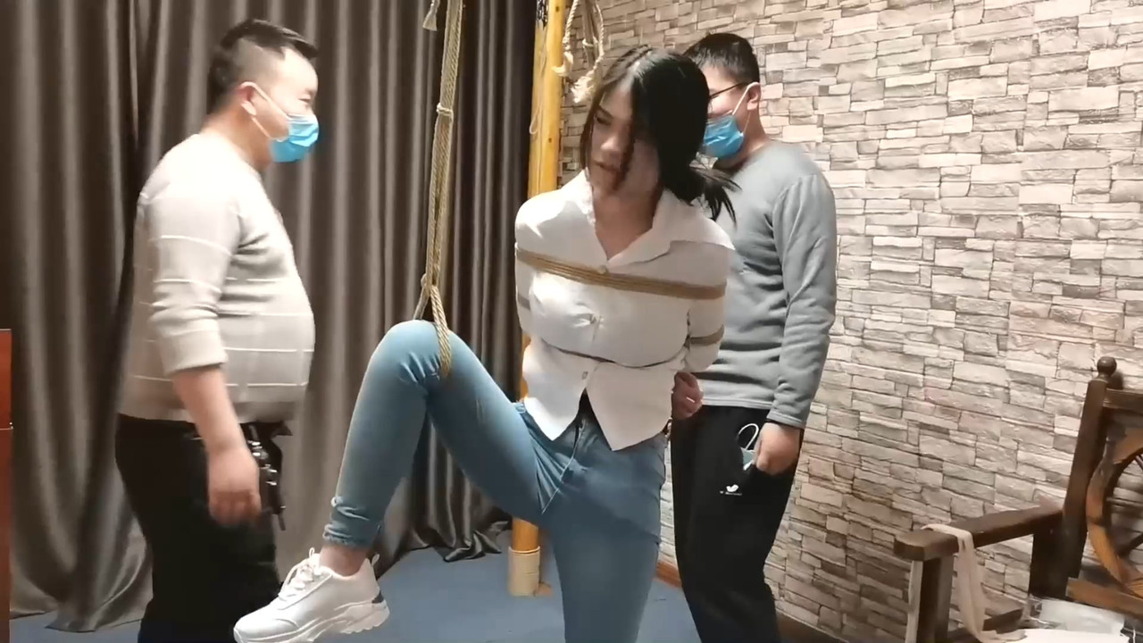 一绳所爱 美女白领遭遇绑架调戏 冷兮.mp4_20210822_130753.044
