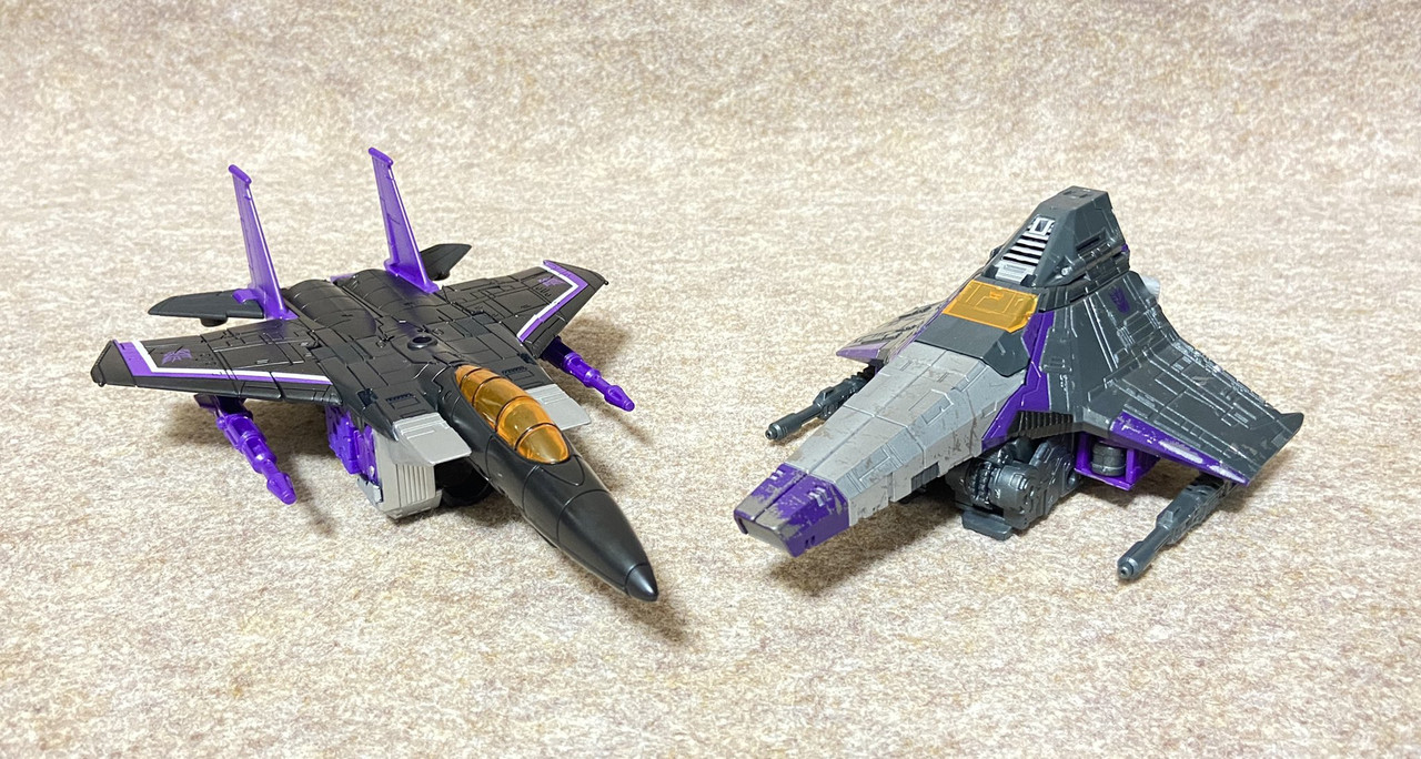 Earthrise-Thundercracker-Skywarp-10