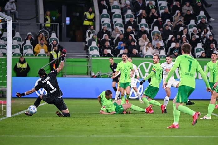 Wolfsburg vs Holstein Kiel, 00h30 ngày 29/10