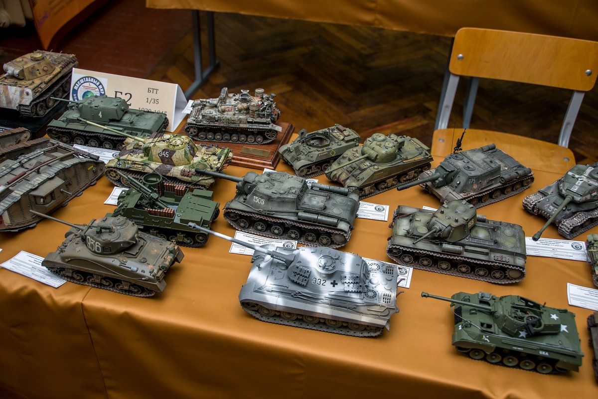 Стендовые модели. Выставка стендовых моделей военной техники. Бмп 2 диорама. Плацдарм магазин сборных моделей. Стендовые модели военной техники.