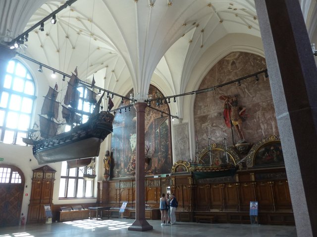 Gdansk en 3 dias y medio. - Blogs de Polonia - DIA 2.- Paseo por el centro:  calle Dluga, iglesia de S. Maria,  muelles,  grúa (19)
