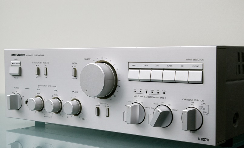 [Bild: Onkyo-A-8270-2x.jpg]