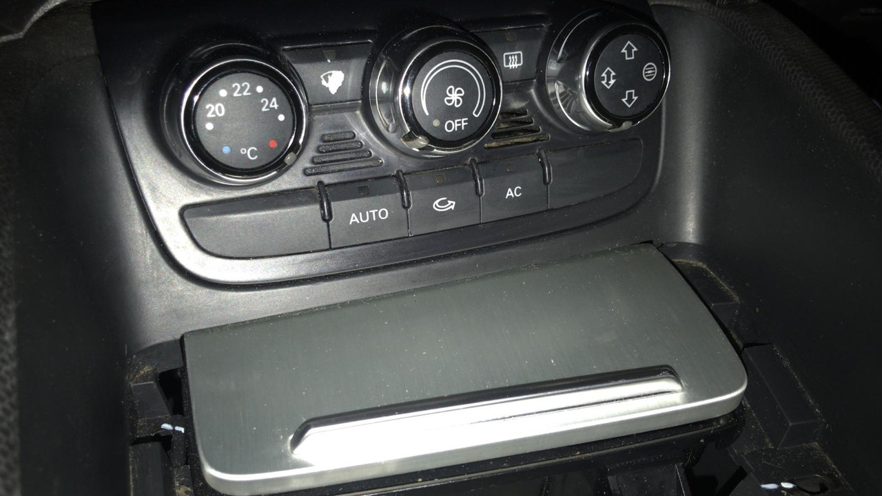 5 E910044 8892 44 EC 8 EC0 B9 CFCD1 C7286 — Postimages