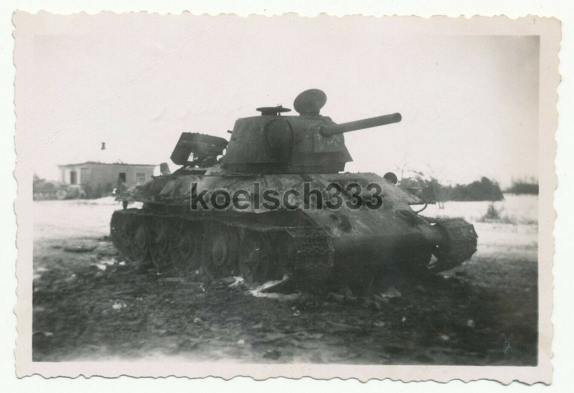 Foto Sturmgeschütz Abt. 203 vernichteter russischer T-34 Panzer 