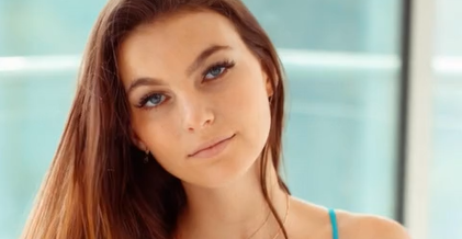 Grace Boor Hot Girl Showing Big Beautiful Boobies