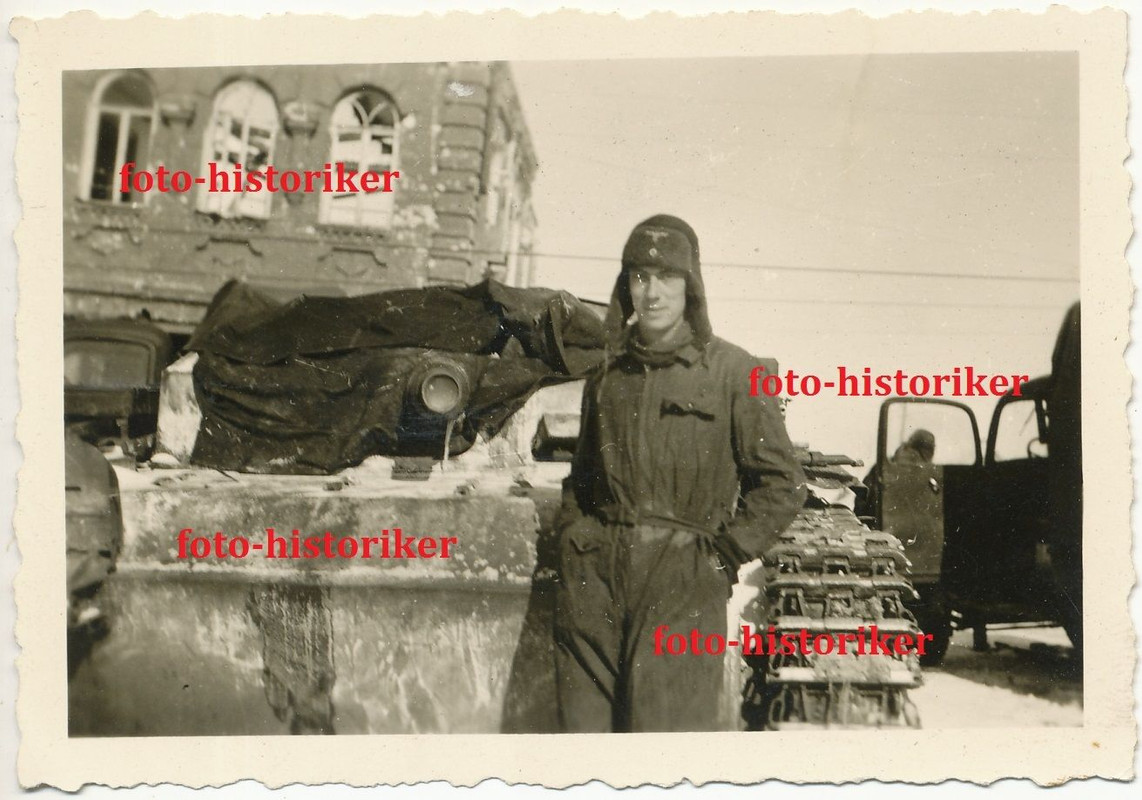 Kamerad STUG Fahrer Panzer Overall Pelzmütze vor