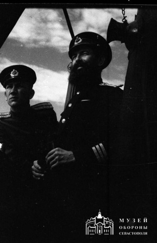 Командир штурманской части Рулюк А.А. и капитан 3 ранга Грешилов Михаил Васильевич, командир подводн