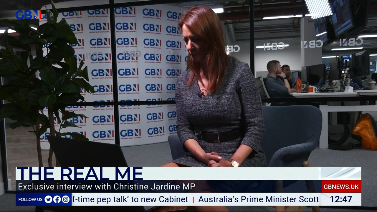 09.17 - 12.00.00 - The Briefing Lunchtime with Gloria De Piero. Your ....ts_snapshot_48.26.602