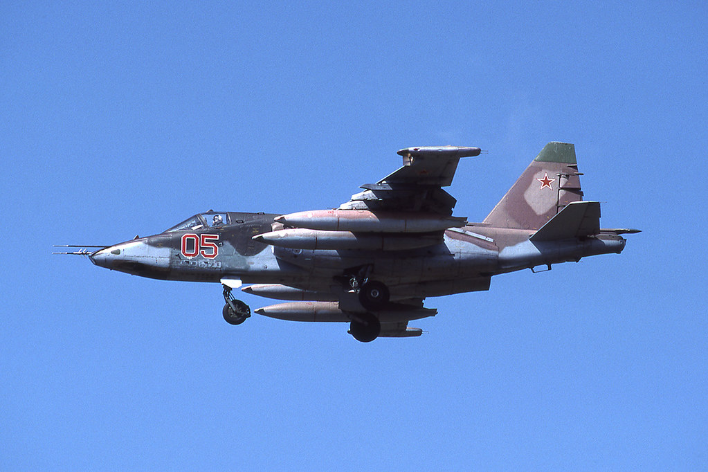 368 Shap Su-25 05 Red (cn 25508110088) [Gross-Dölln 6.93] After having leaved their home base of Dem