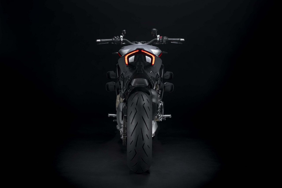 Большой фотосет  Ducati Streetfighter V4 SP 2022