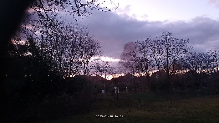 https://i.postimg.cc/JnLq878f/sotet-felhok-20250110.jpg