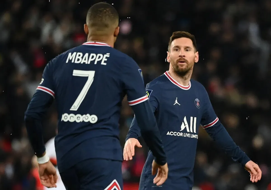 ¿Mbappé está evitando a Messi? Su reencuentro en el PSG se pospone