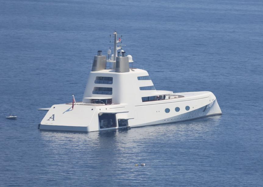 A-ship-at-Sorrent-2012-2.jpg