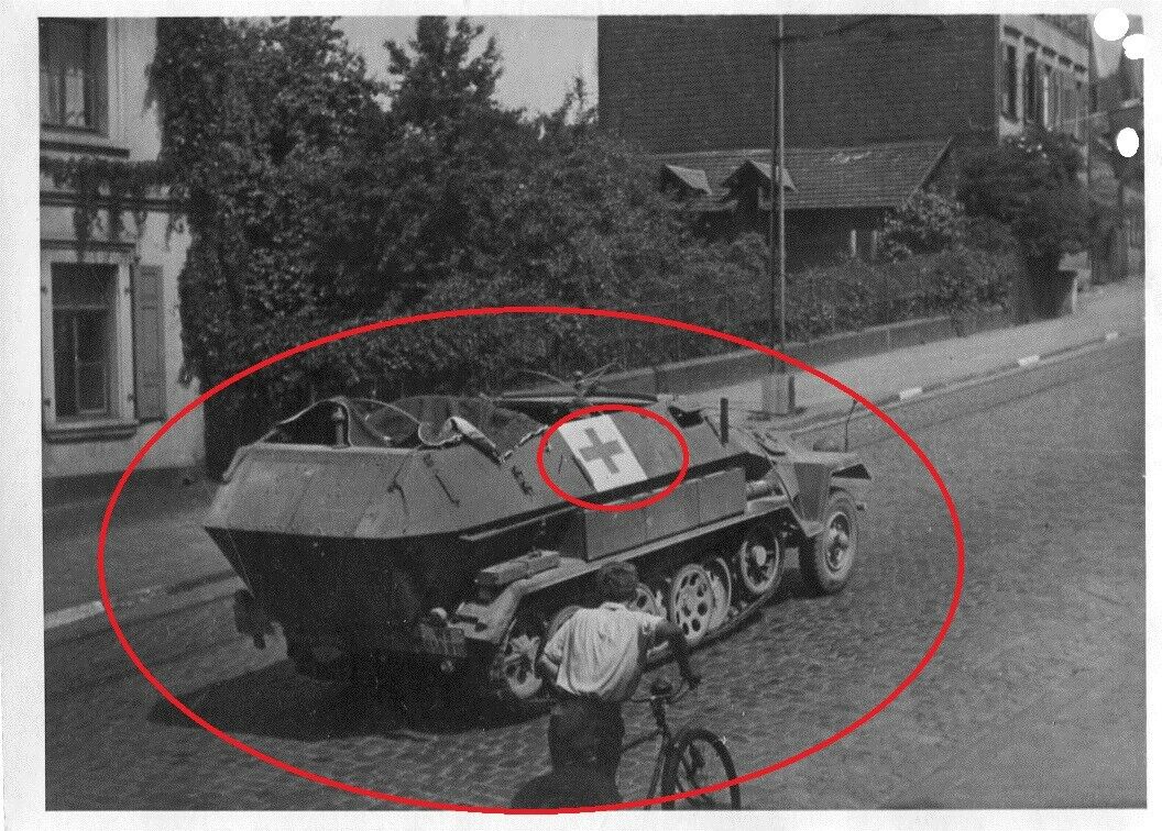 Foto Deutscher Panzerspähwagen Halbkette Balkenkreuz