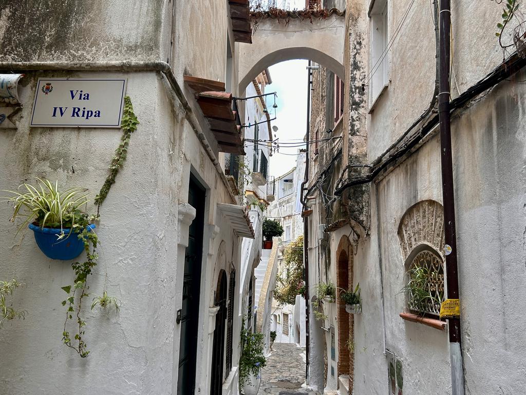 Жаркий сентябрь на побережье Тирренского моря.