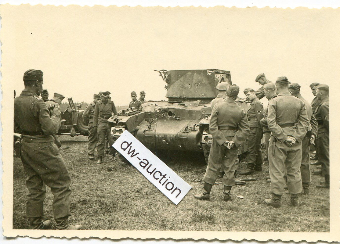 zerstörter russischer Panzer durch Sturmgeschütz