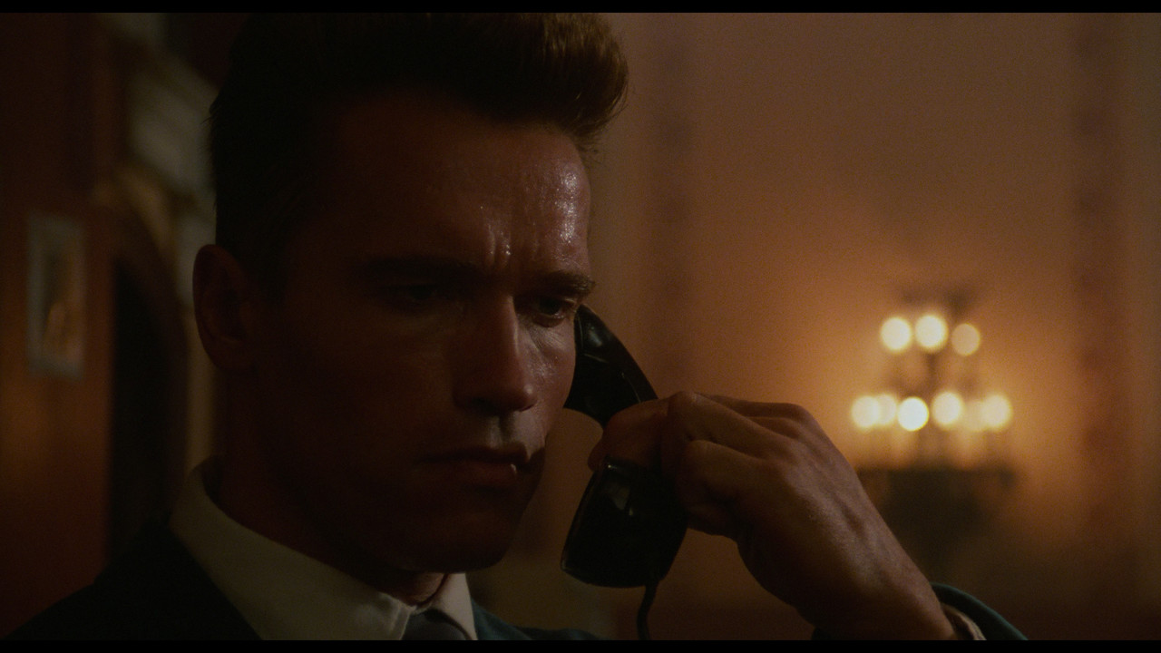 red.heat.1988.4k-kc.mkv_snapshot_01.15.24.000