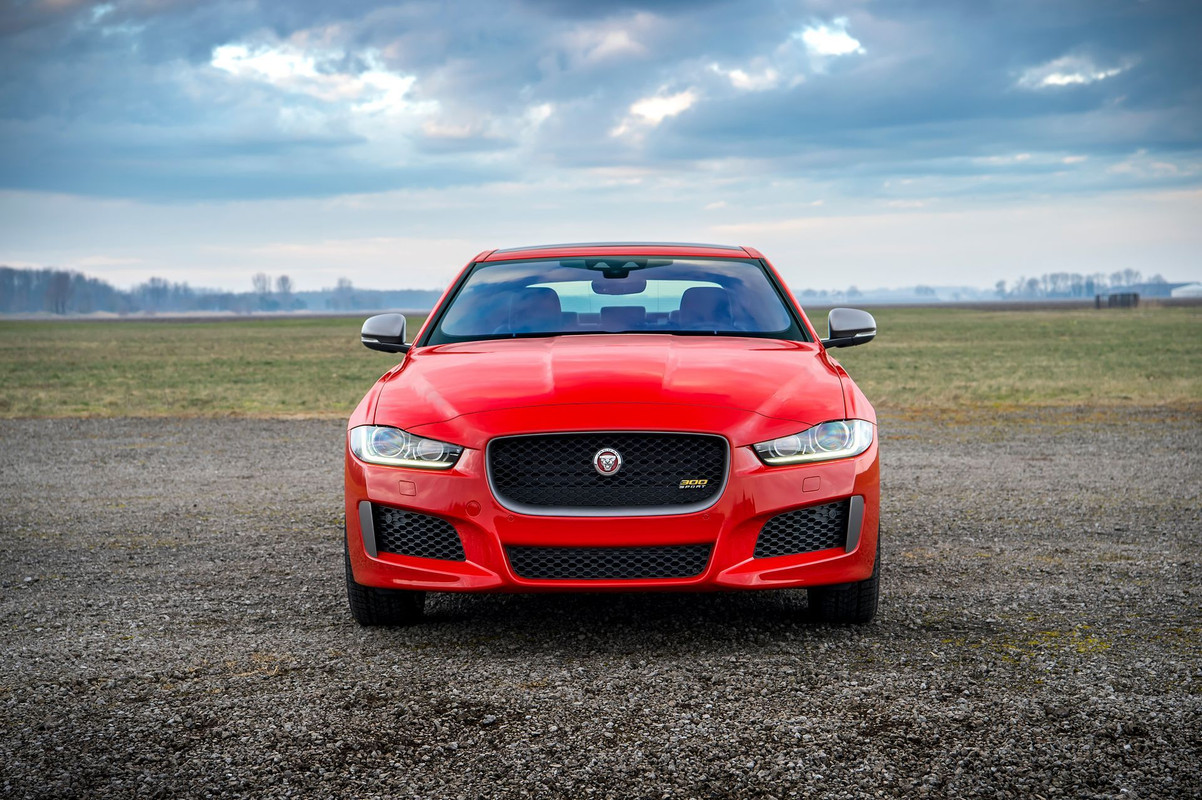Jaguar XE 300 Sport Edition (14)