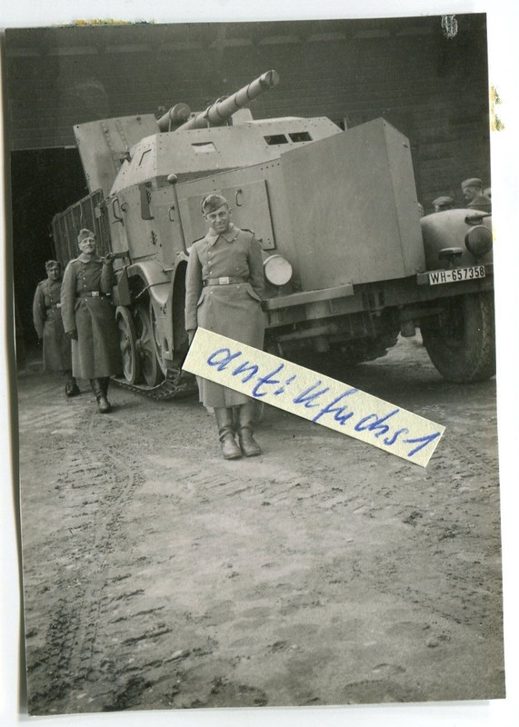 schwer gepanzerte SFL-Halbkette mit 8,8cm Geschü