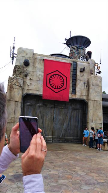 DOCKING BAY 9: 509th Legion - First Order - DISNEYLAND ~ STAR WARS: GALAXY'S EDGE, LA GUIA (2)
