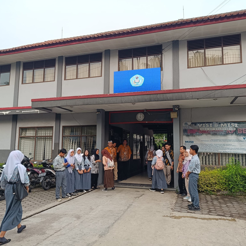 Piket 5s Menyambus Kedatangan Siswa SMK KP Baleendah