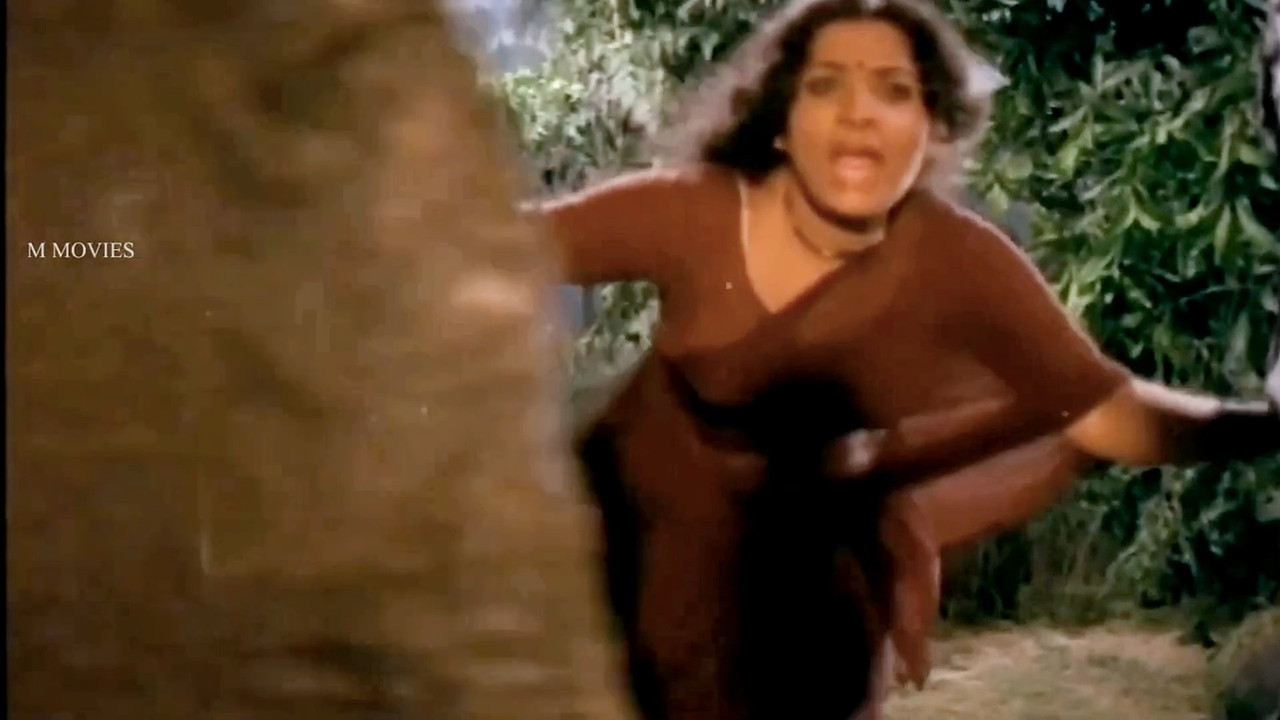 Jayabharathi Sexy Sizzling Deep Navel and boob scenes from Nagamadathu mp4 snapshot 00 46 356