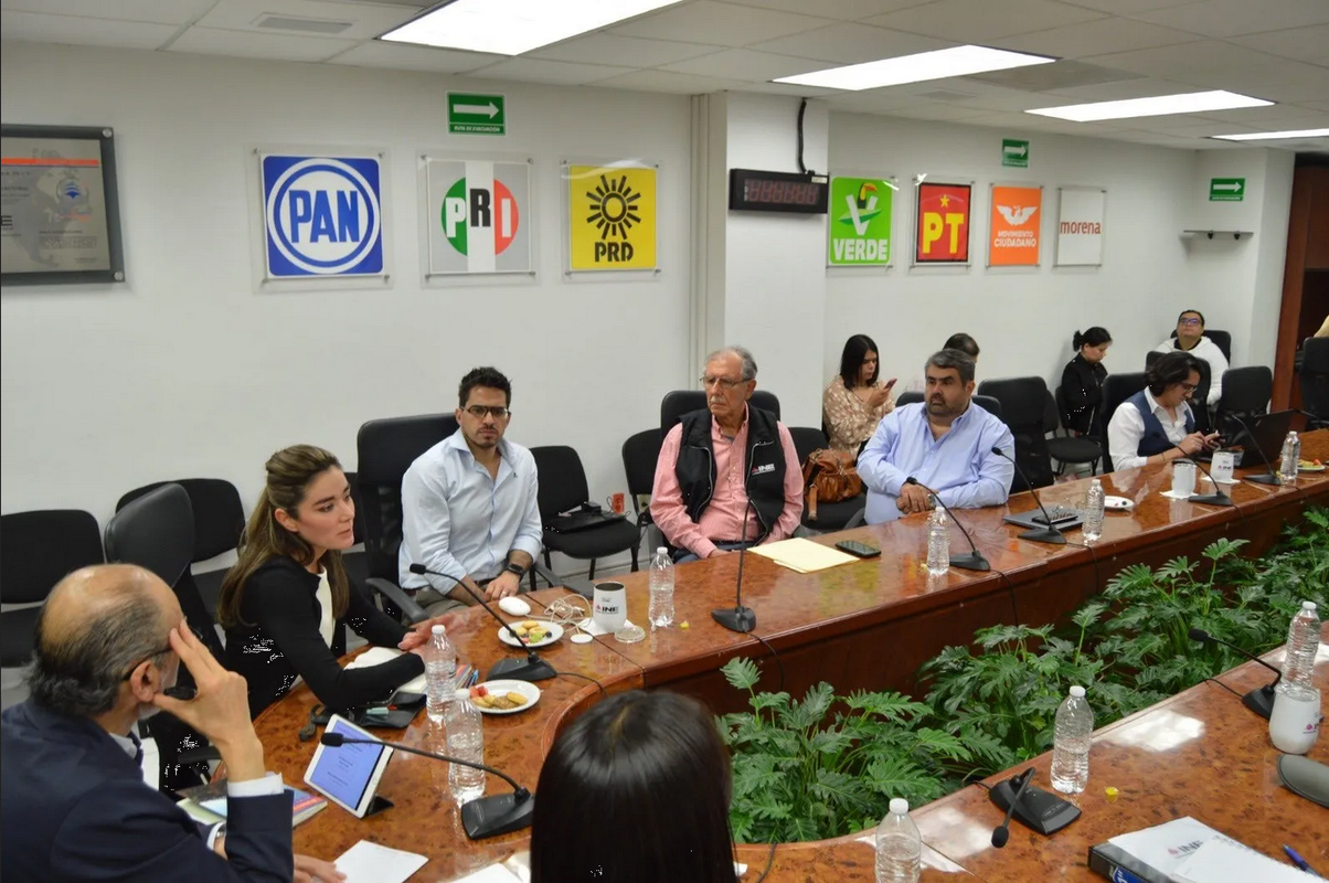 INE califica de improcedentes quejas de Morena y PAN por spots de MC 