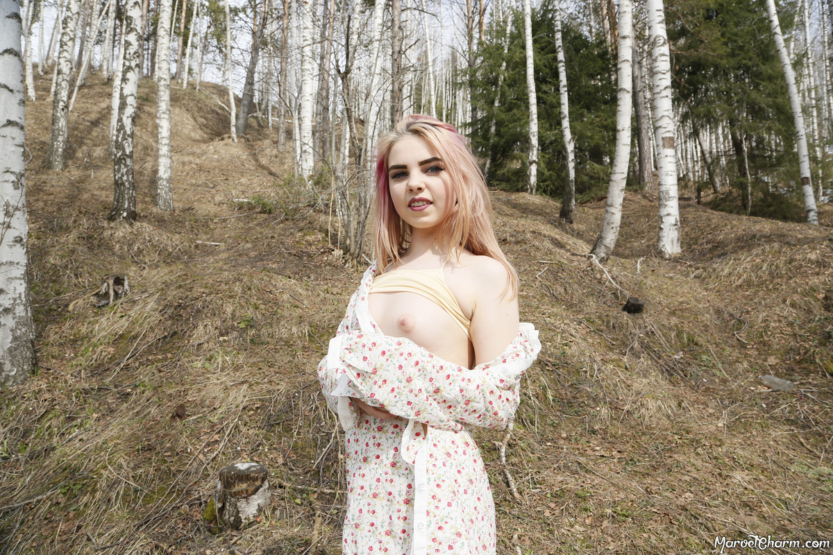 MarvelCharm_Rebecca-Outdoor-Peeks-068