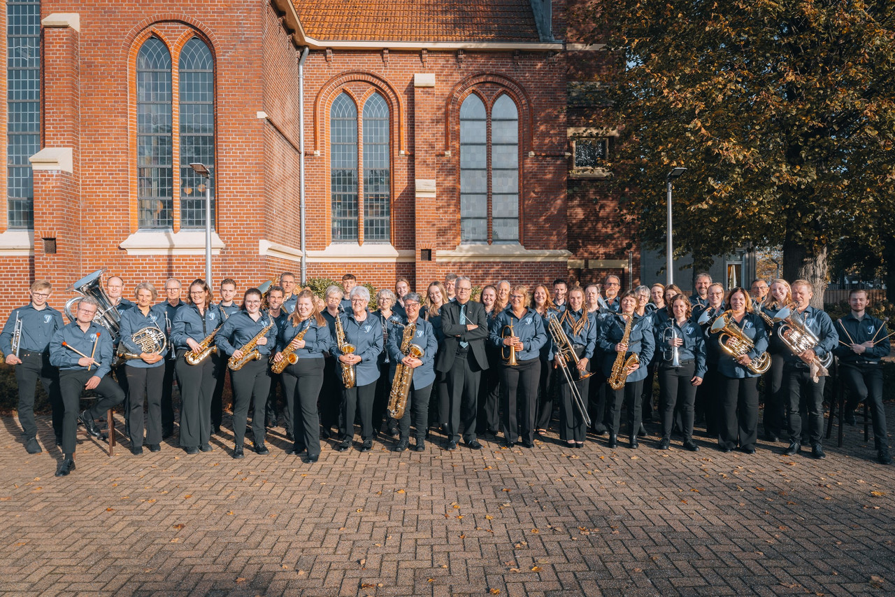 Groepsfoto van Chr. Fanfarekorps Juliana Hoogezand